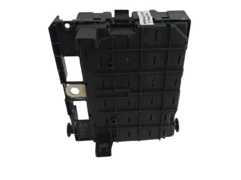CAJA RELES / FUSIBLES