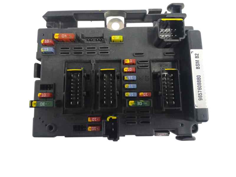 CAJA RELES / FUSIBLES