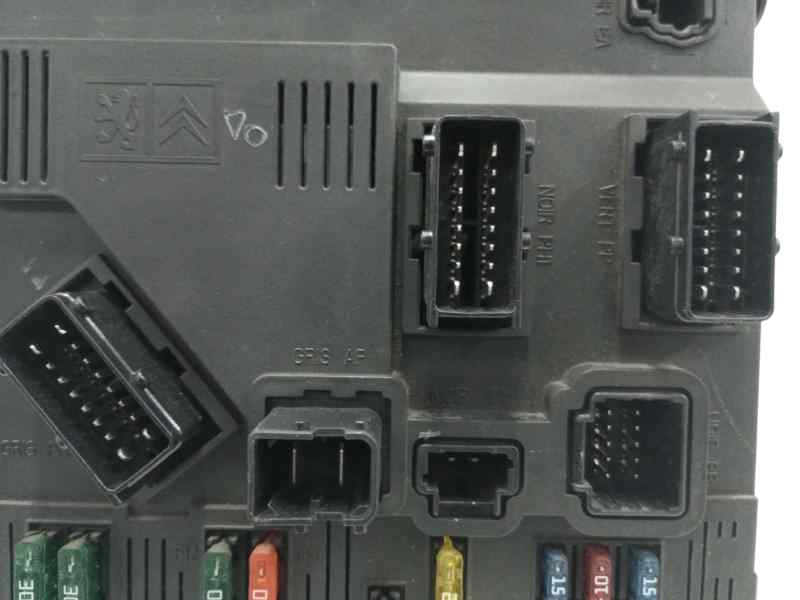CAJA RELES / FUSIBLES
