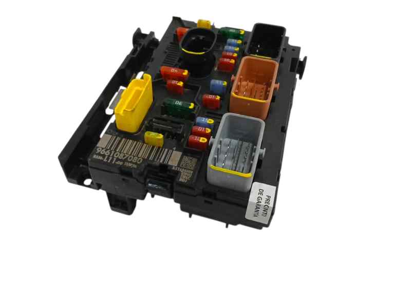 CAJA RELES / FUSIBLES