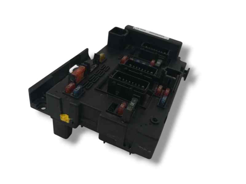 CAJA RELES / FUSIBLES