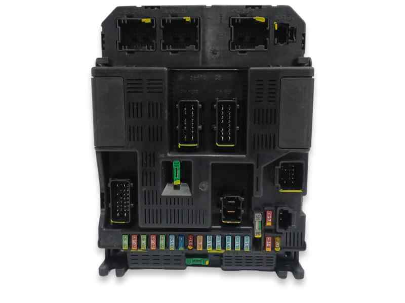 CAJA RELES / FUSIBLES