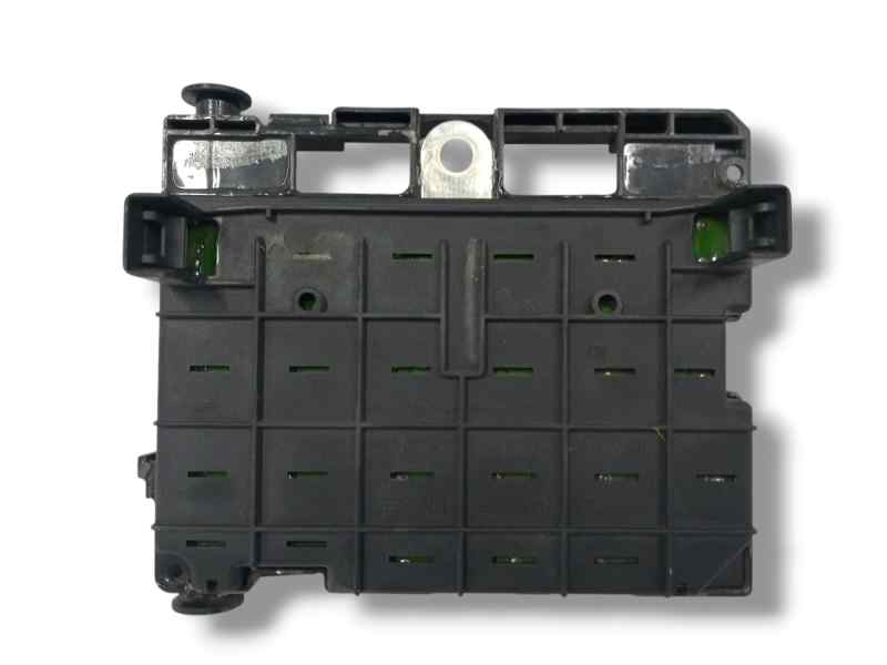 CAJA RELES / FUSIBLES