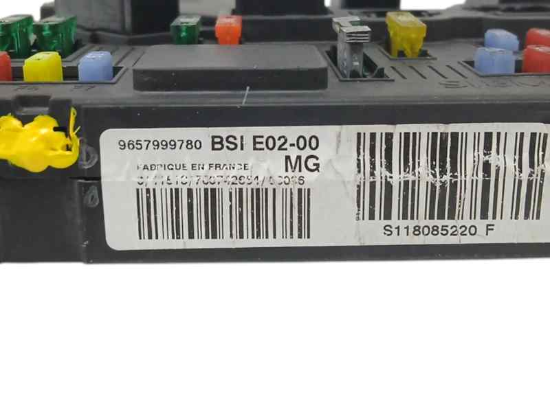CAJA RELES / FUSIBLES
