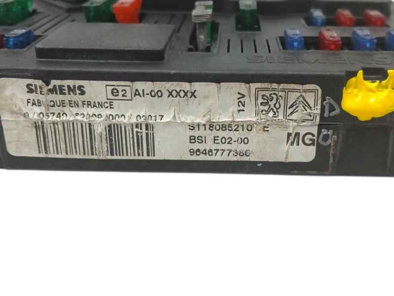 CAJA RELES / FUSIBLES