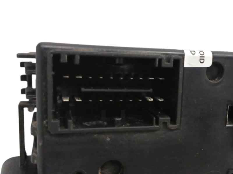 CAJA RELES / FUSIBLES