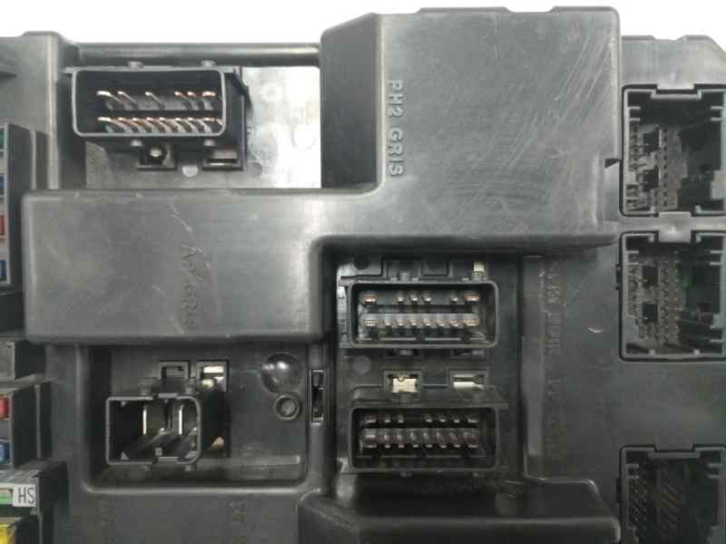 CAJA RELES / FUSIBLES