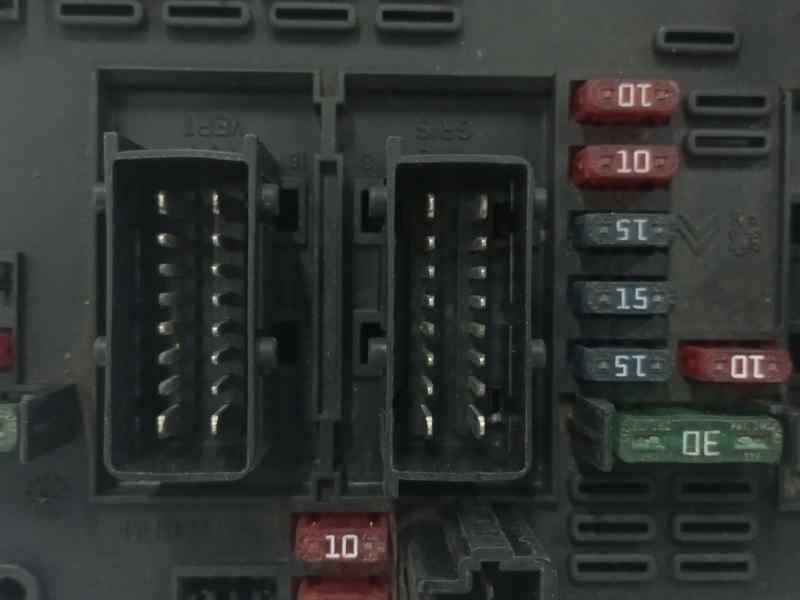 CAJA RELES / FUSIBLES