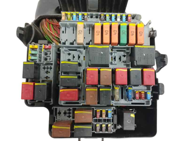 CAJA RELES / FUSIBLES