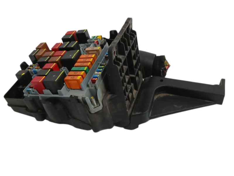 CAJA RELES / FUSIBLES