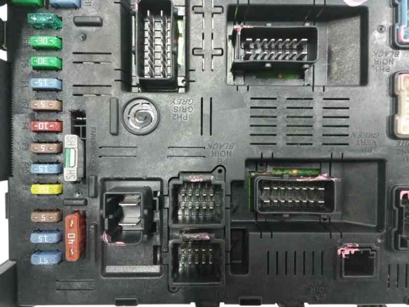 CAJA RELES / FUSIBLES