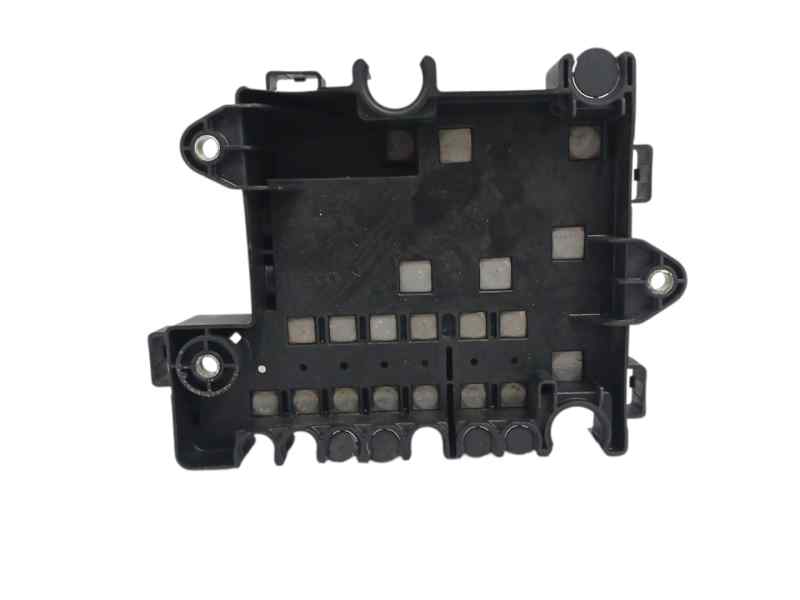 CAJA RELES / FUSIBLES
