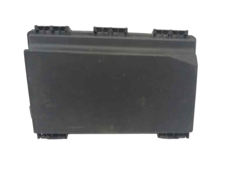 CAJA RELES / FUSIBLES