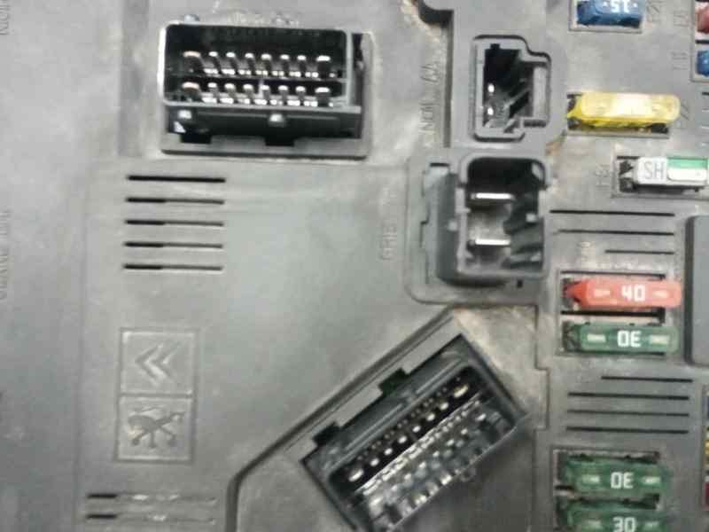 CAJA RELES / FUSIBLES