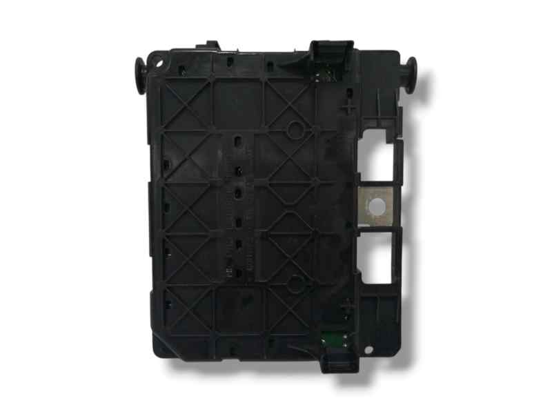 CAJA RELES / FUSIBLES