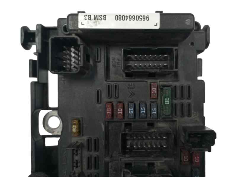 CAJA RELES / FUSIBLES