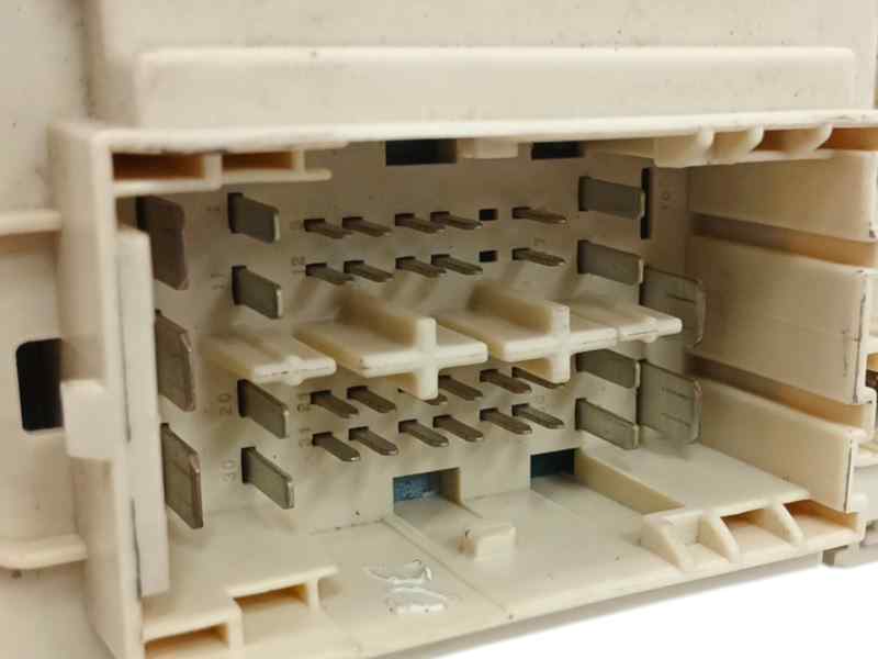 CAJA RELES / FUSIBLES
