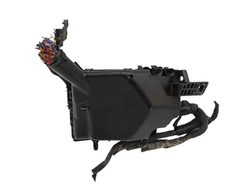 CAJA RELES / FUSIBLES