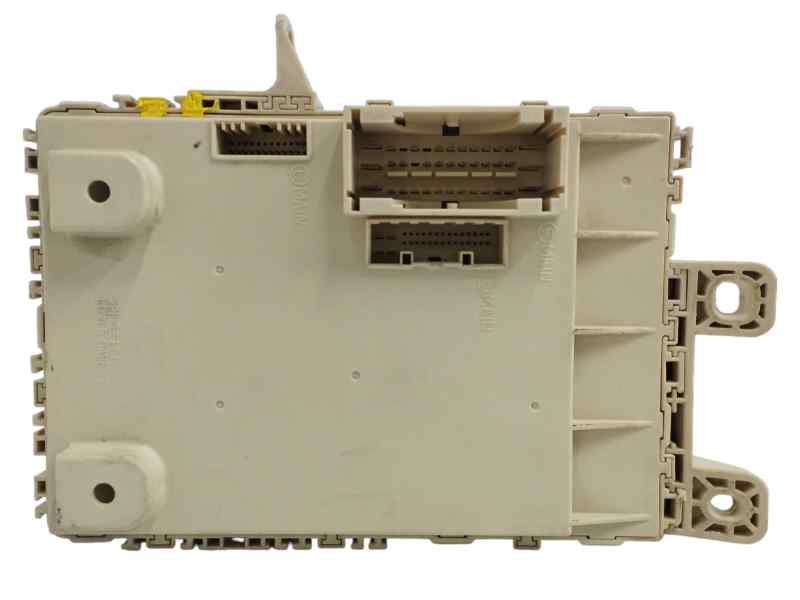 CAJA RELES / FUSIBLES