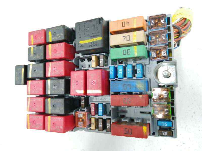 CAJA RELES / FUSIBLES