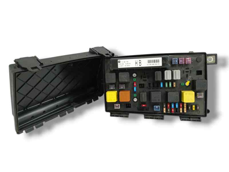 CAJA RELES / FUSIBLES