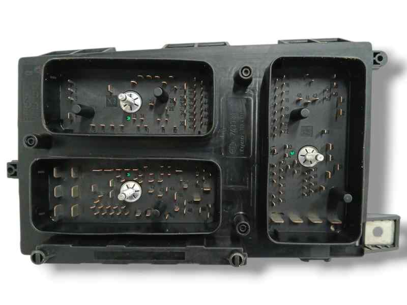 CAJA RELES / FUSIBLES