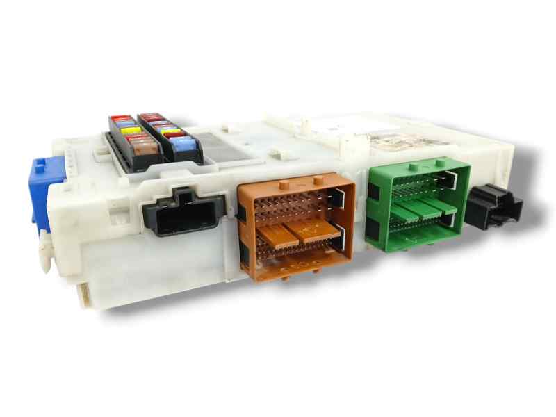 CAJA RELES / FUSIBLES