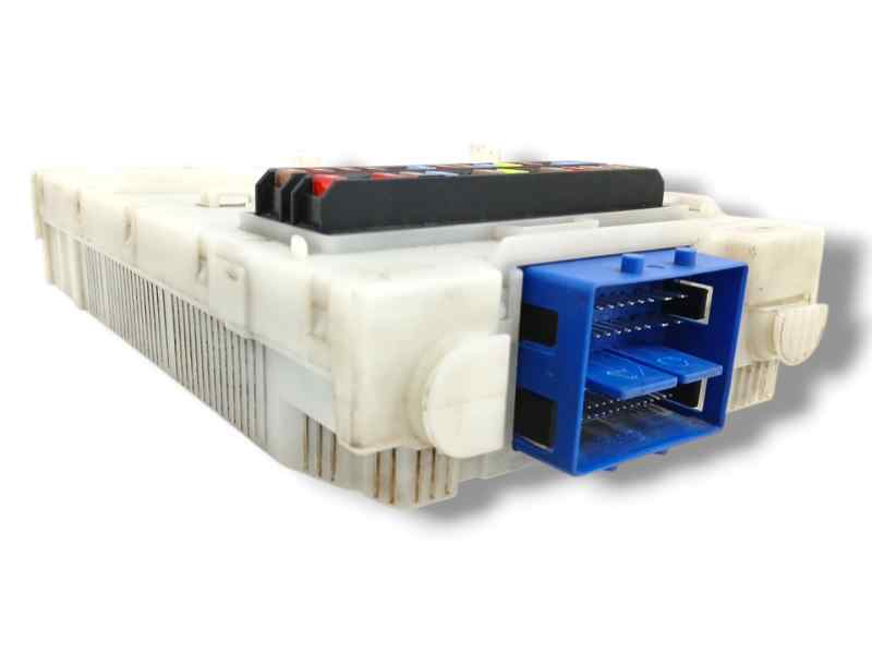 CAJA RELES / FUSIBLES