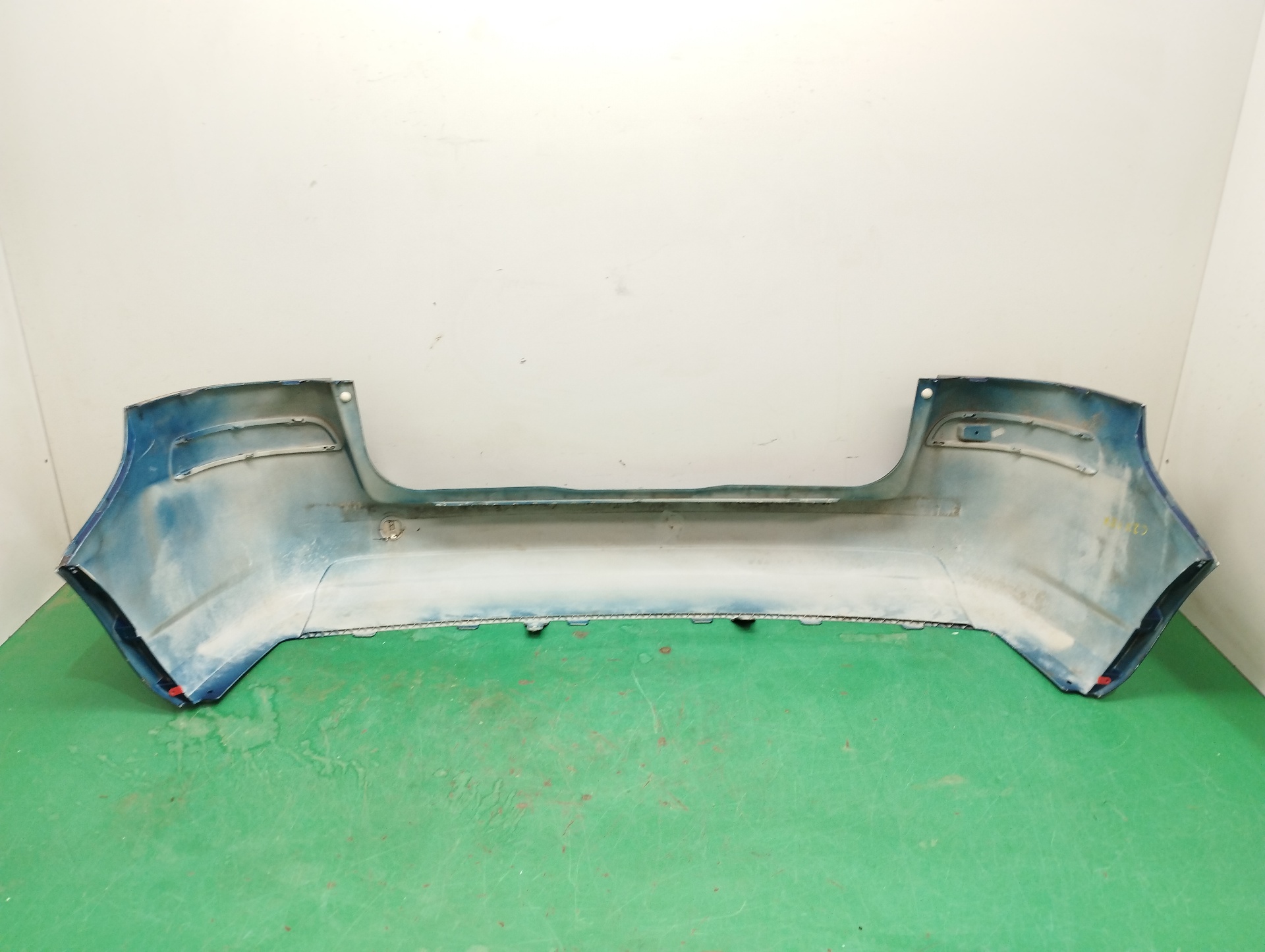 PARAGOLPES TRASERO