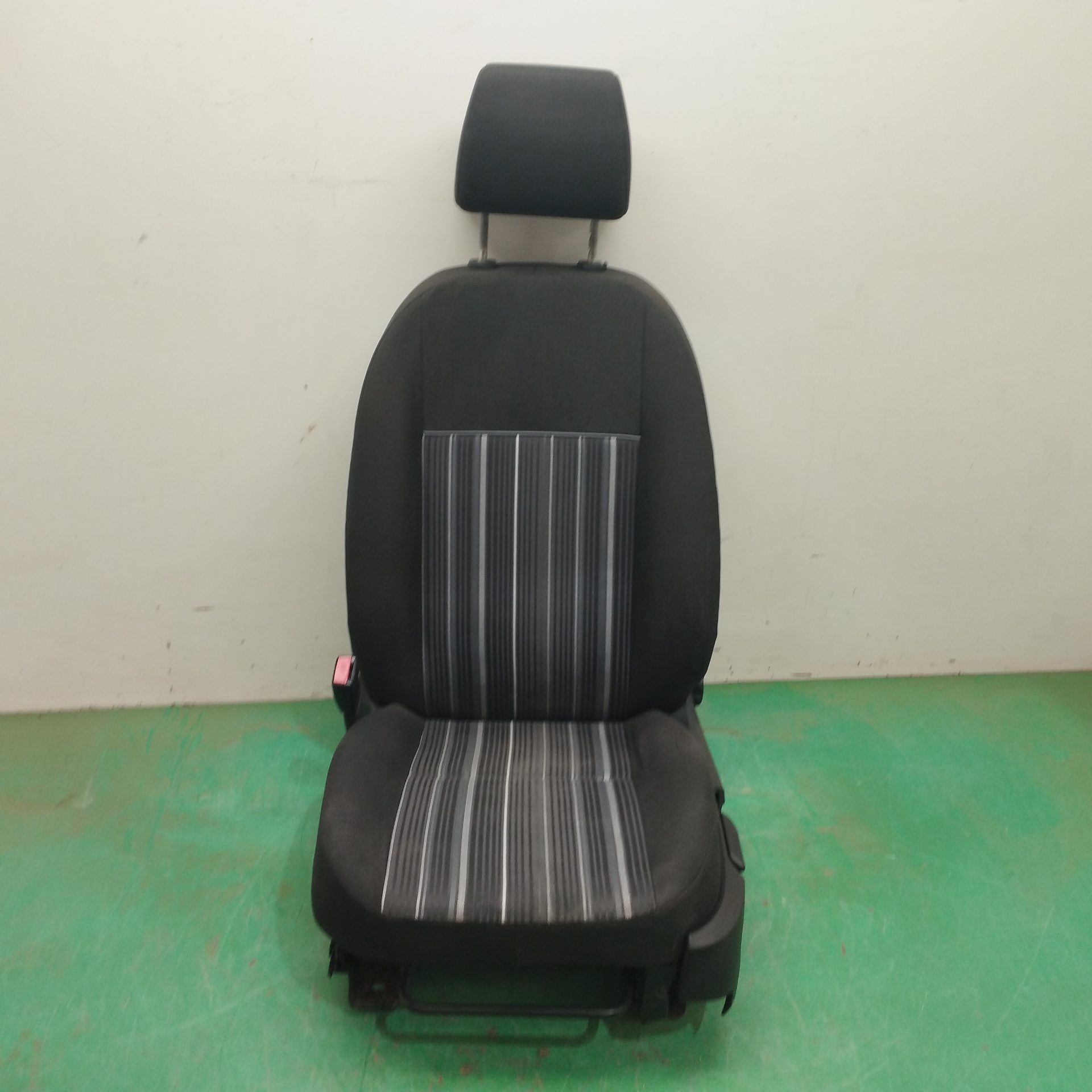 ASIENTO DELANTERO IZQUIERDO