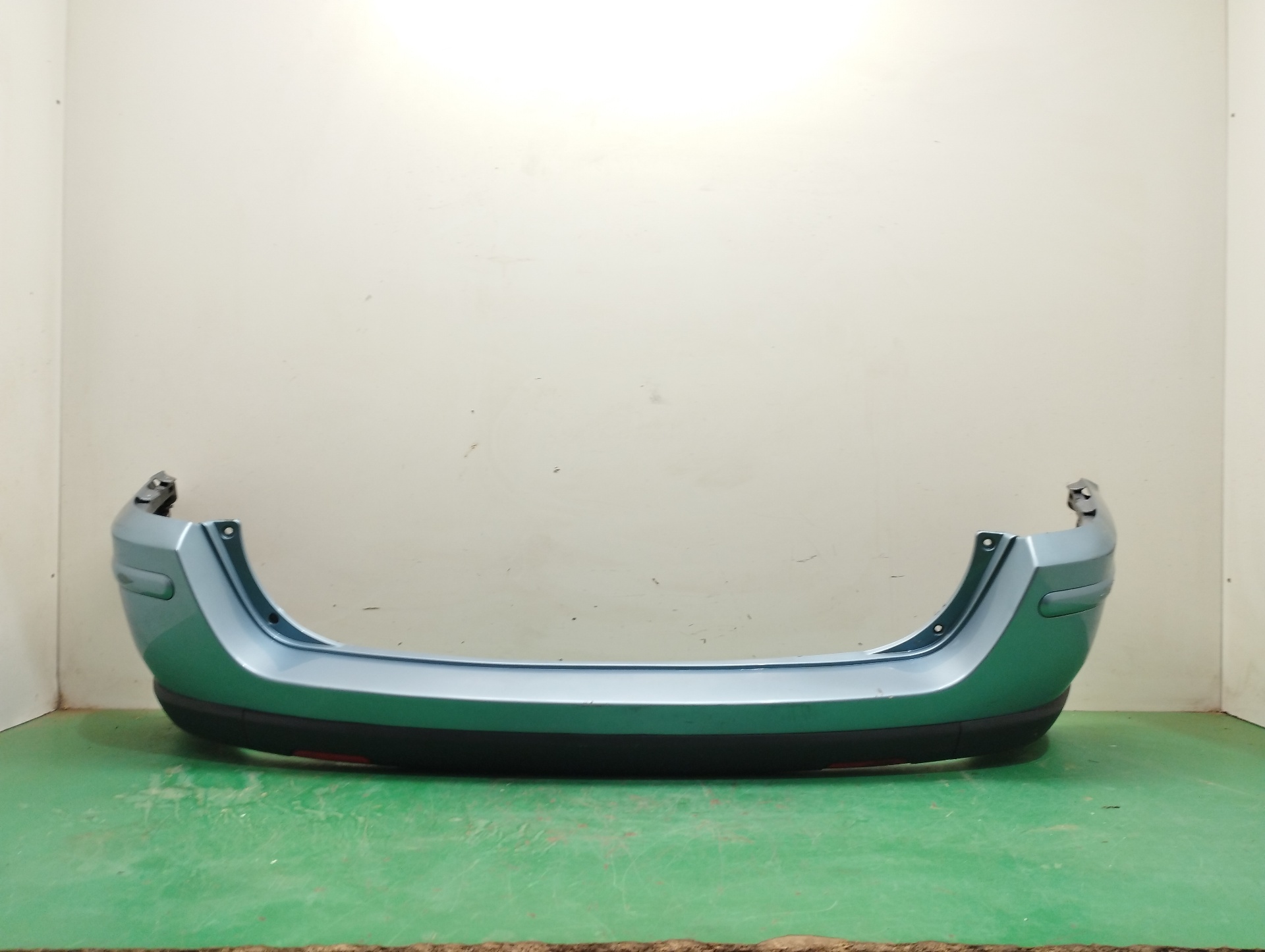 PARAGOLPES TRASERO