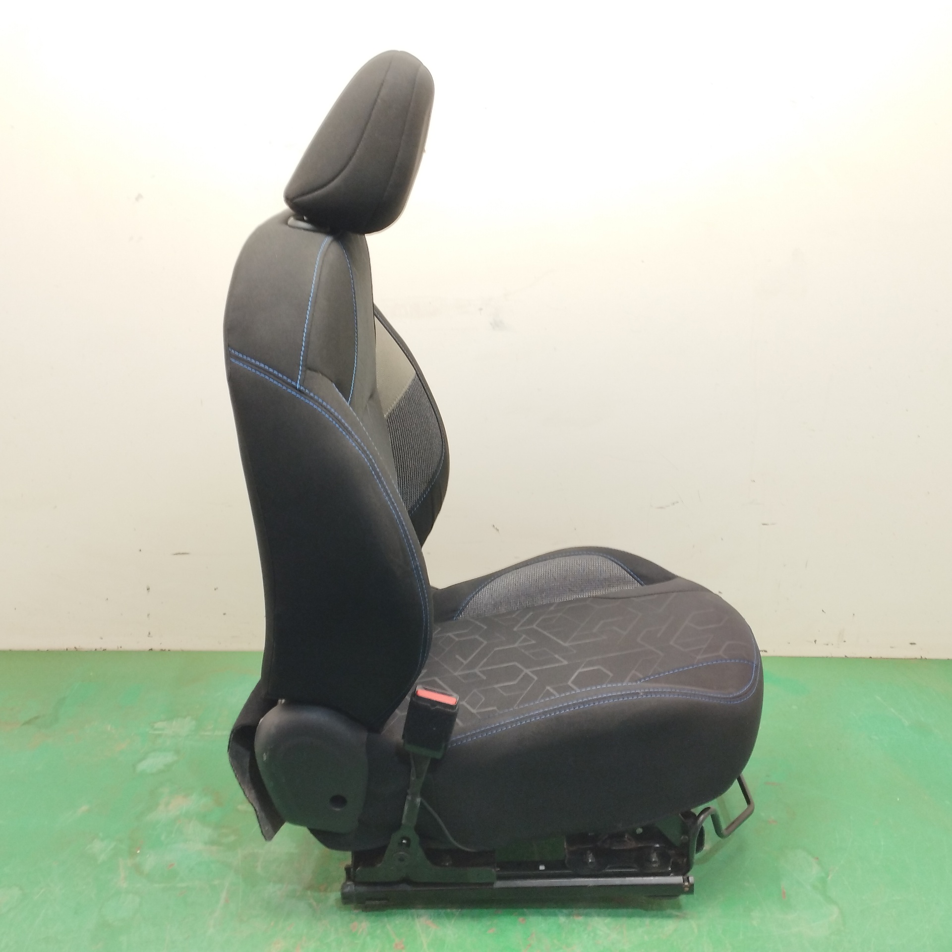 ASIENTO DELANTERO IZQUIERDO