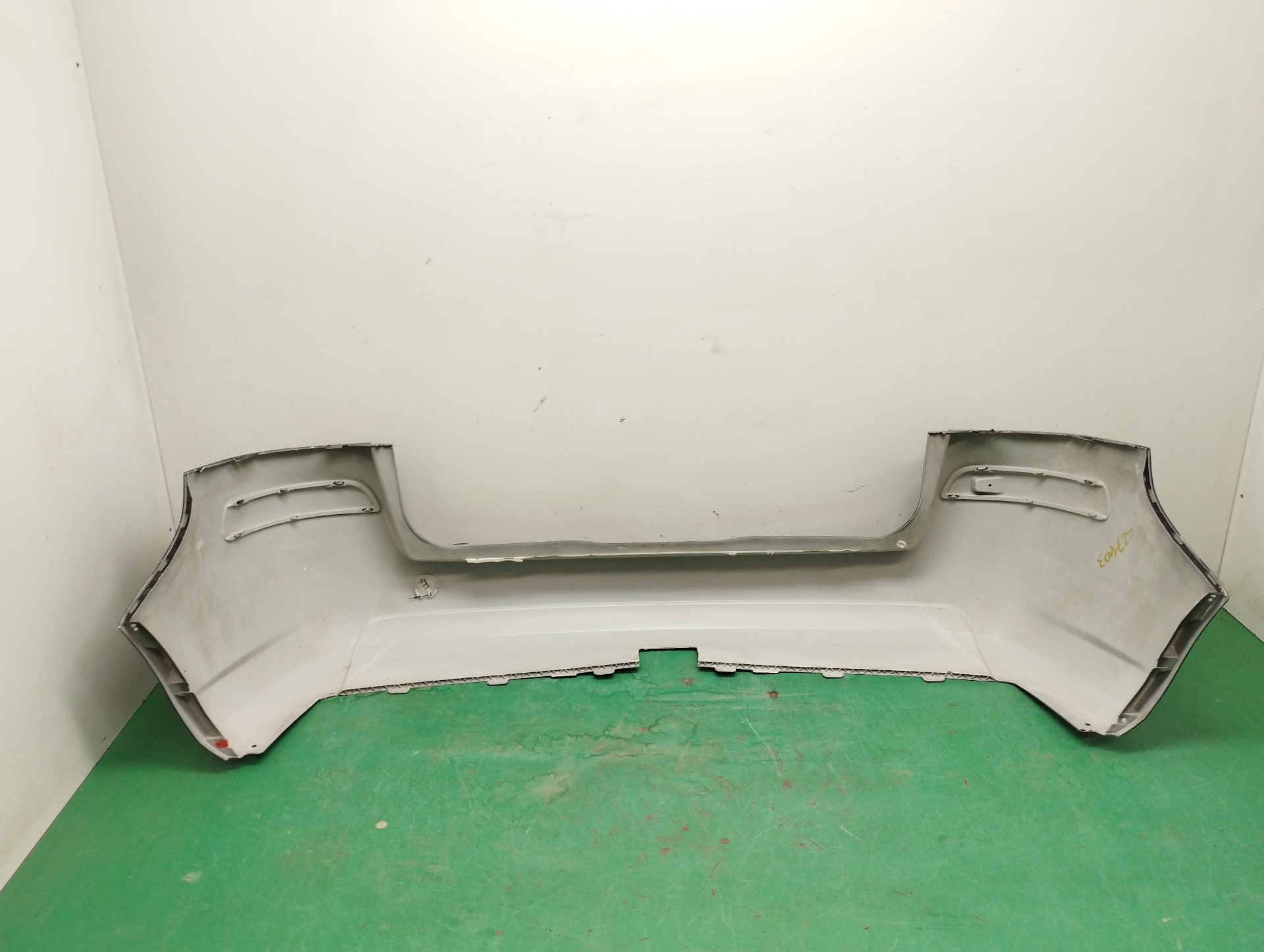 PARAGOLPES TRASERO