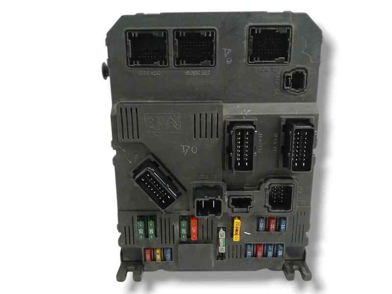 CAJA RELES / FUSIBLES