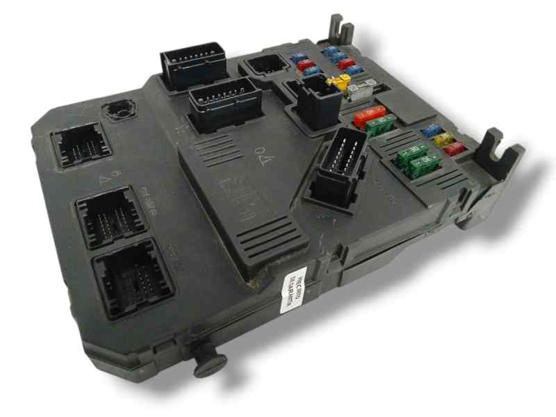 CAJA RELES / FUSIBLES