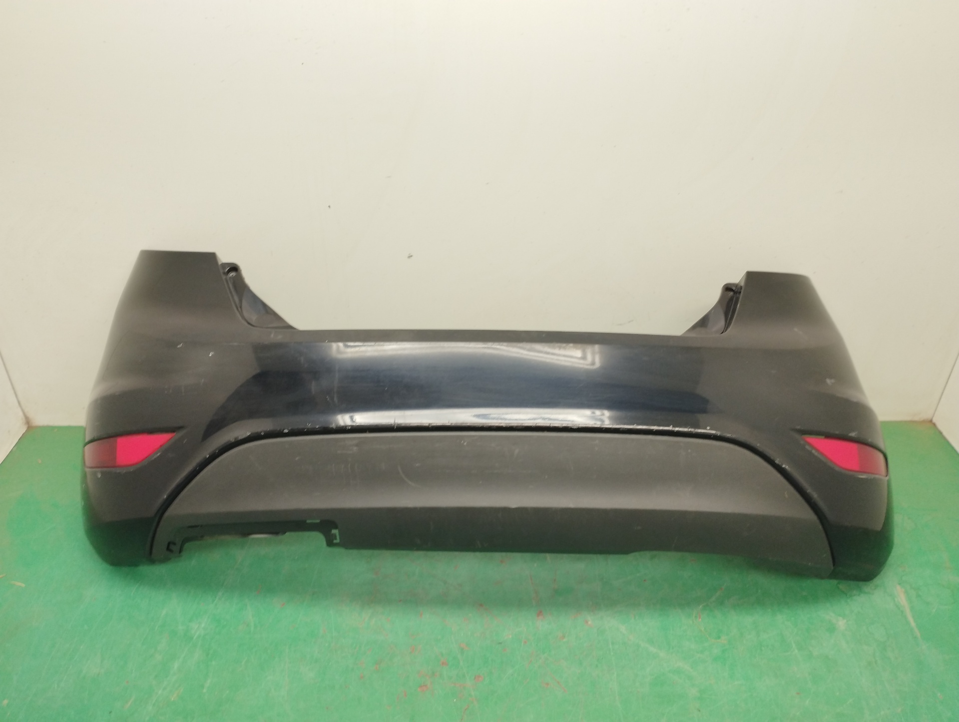 PARAGOLPES TRASERO