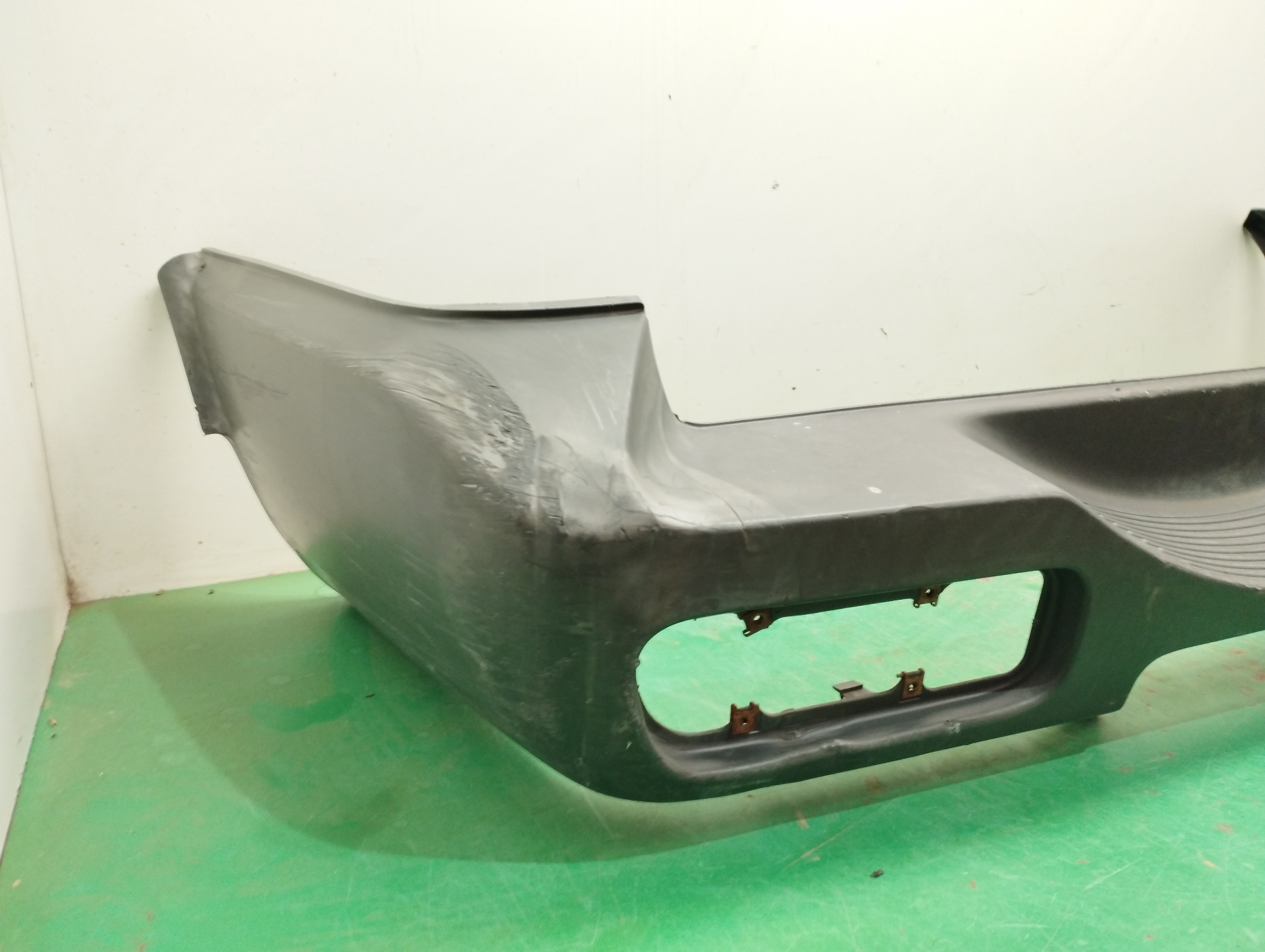 PARAGOLPES TRASERO
