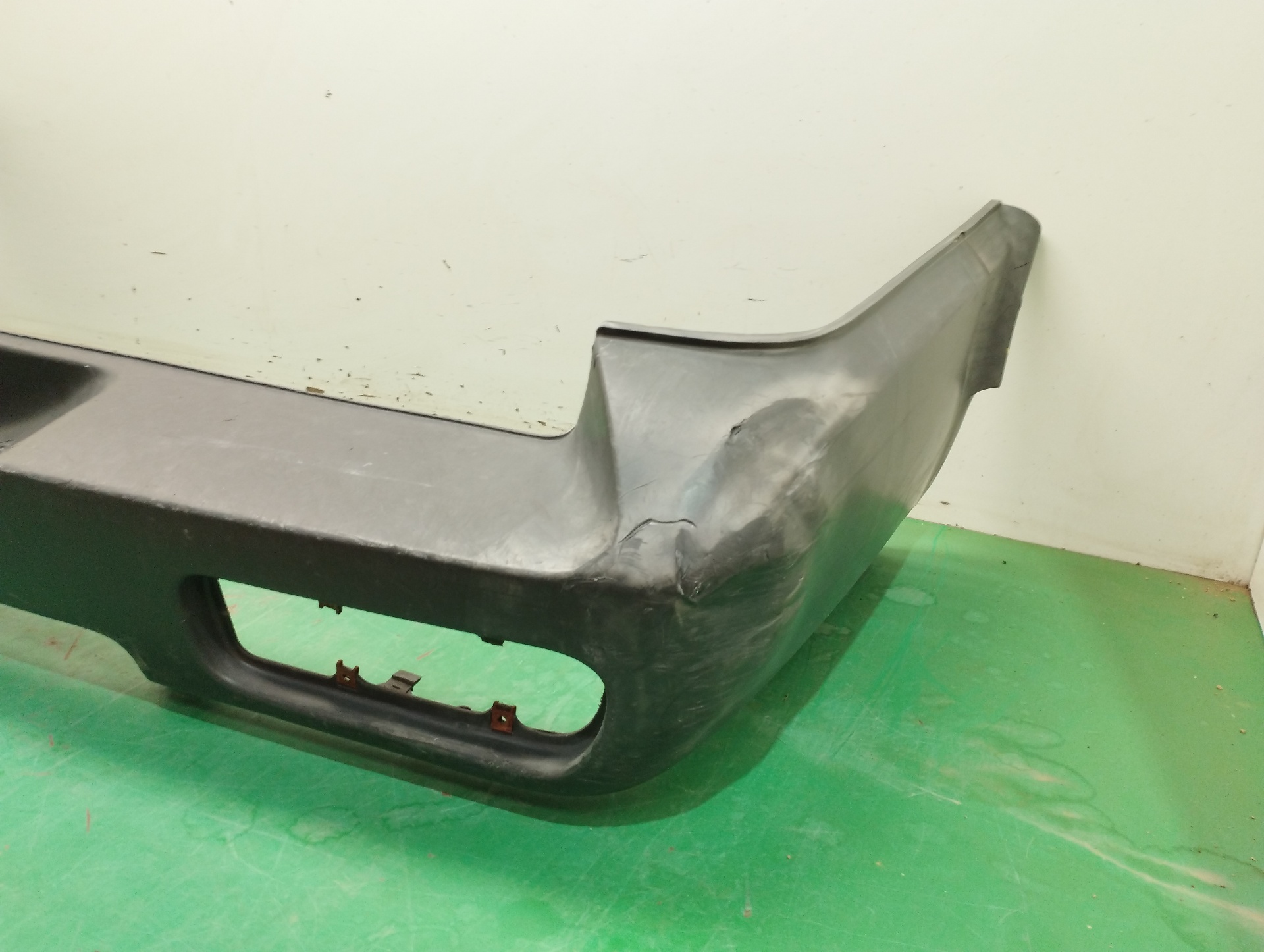 PARAGOLPES TRASERO