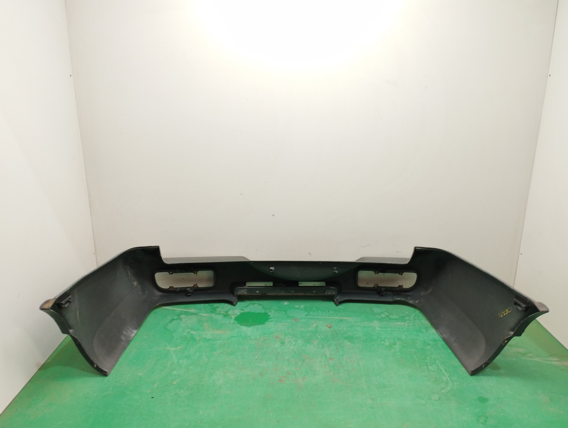 PARAGOLPES TRASERO