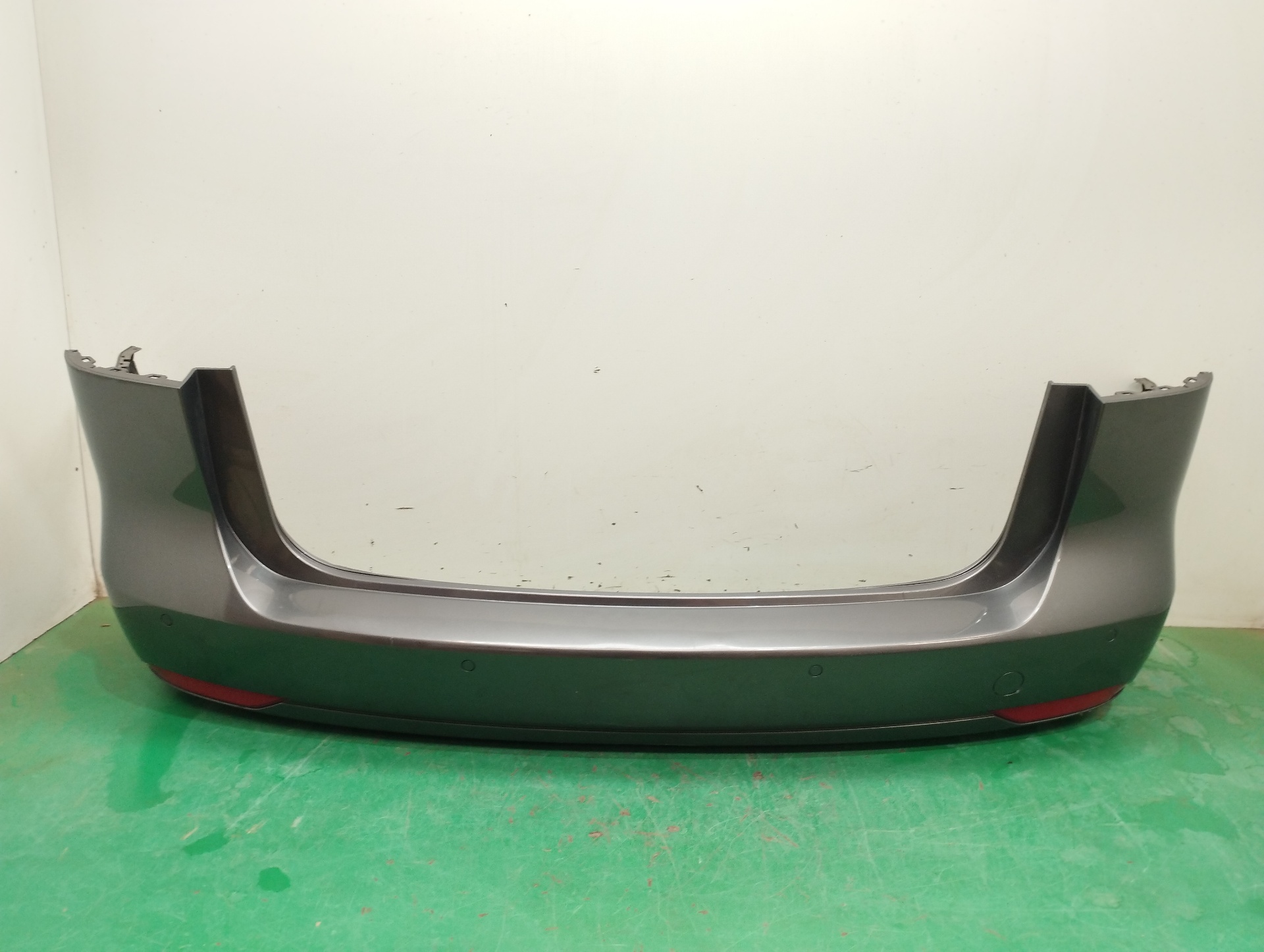 PARAGOLPES TRASERO