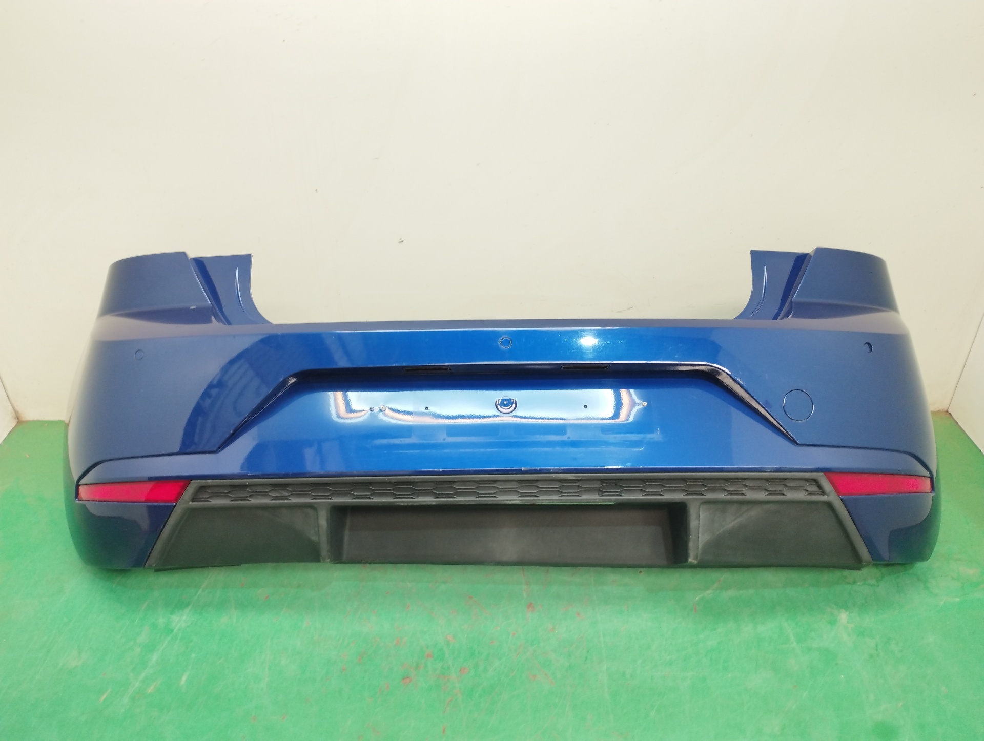 PARAGOLPES TRASERO