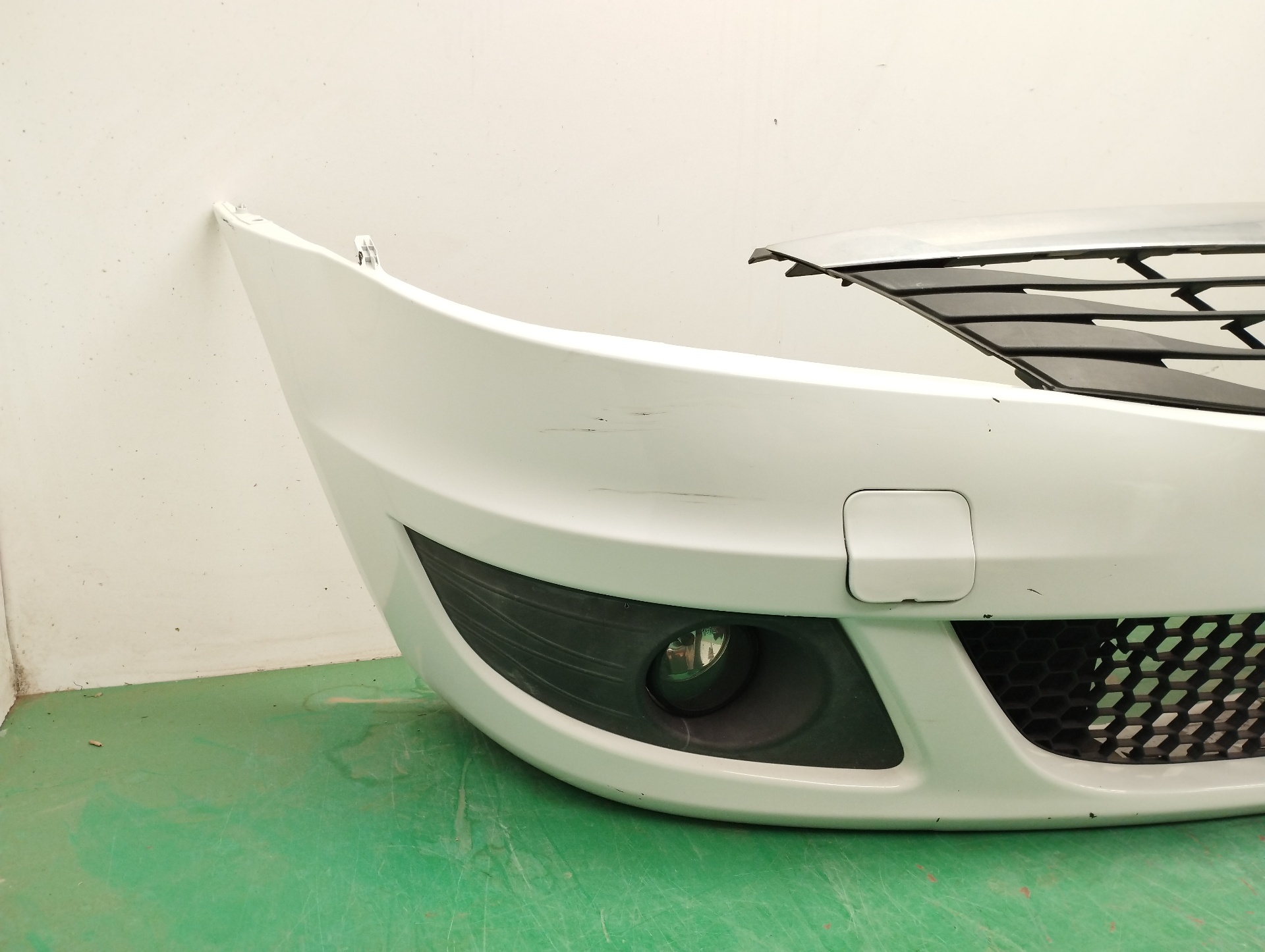 PARAGOLPES DELANTERO