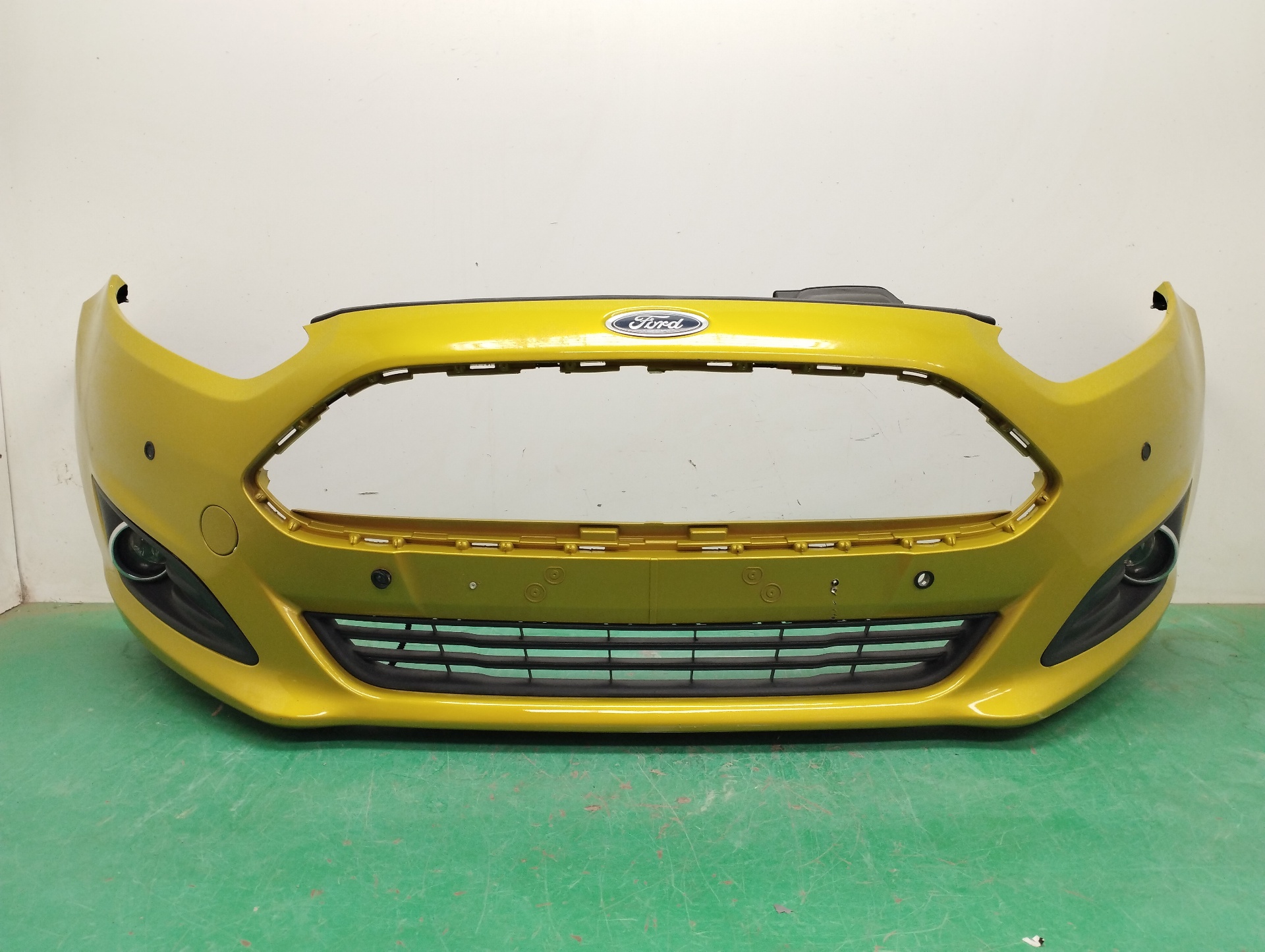 PARAGOLPES DELANTERO