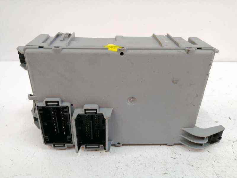 CAJA RELES / FUSIBLES