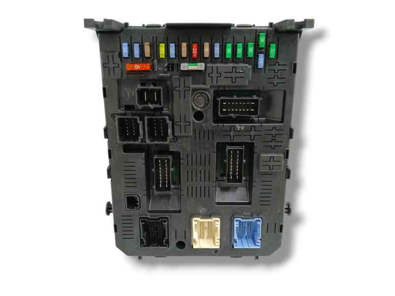 CAJA RELES / FUSIBLES