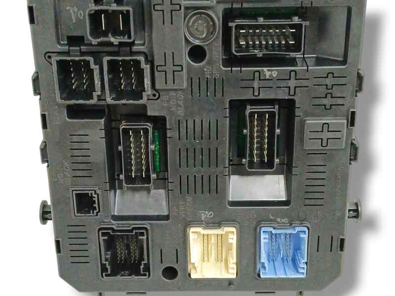 CAJA RELES / FUSIBLES