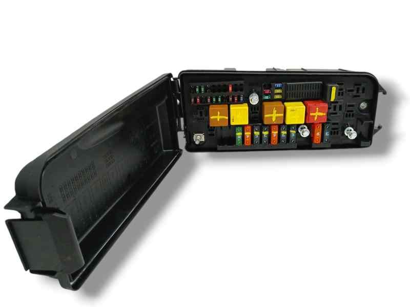 CAJA RELES / FUSIBLES