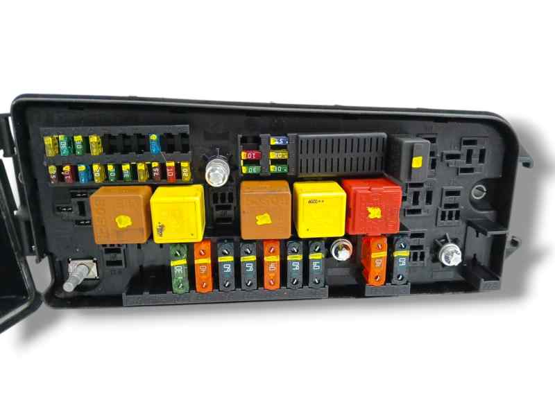 CAJA RELES / FUSIBLES