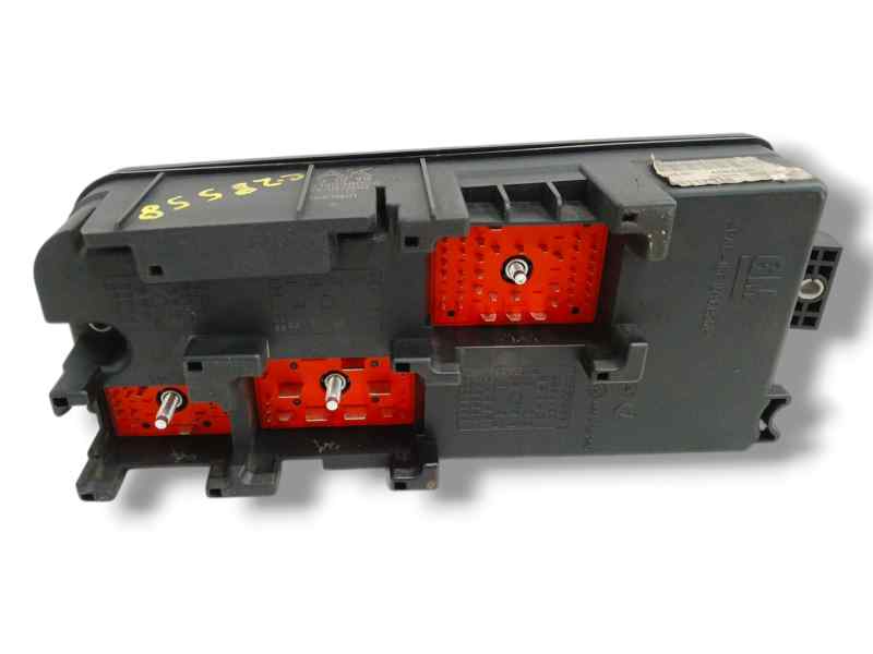 CAJA RELES / FUSIBLES