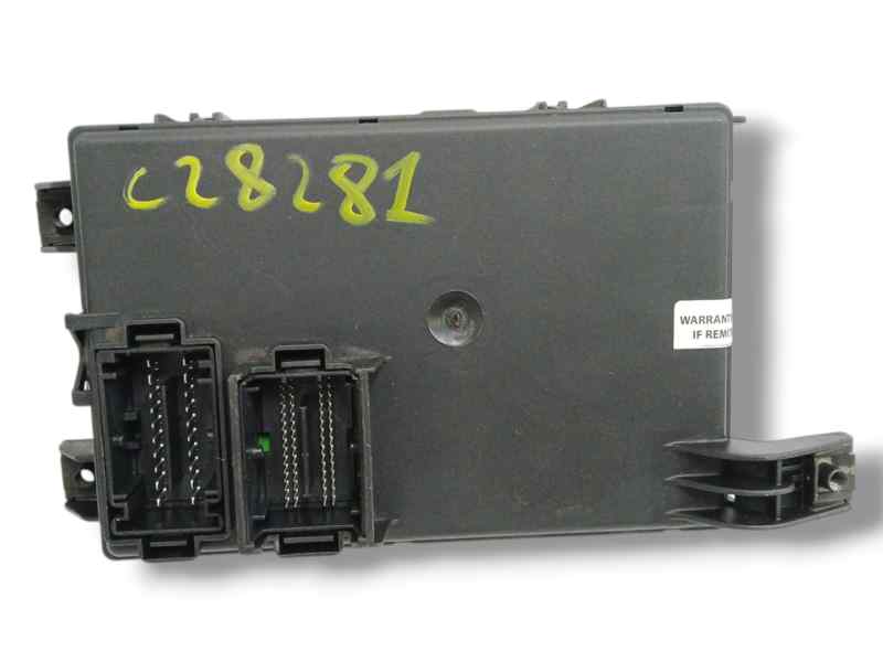 CAJA RELES / FUSIBLES